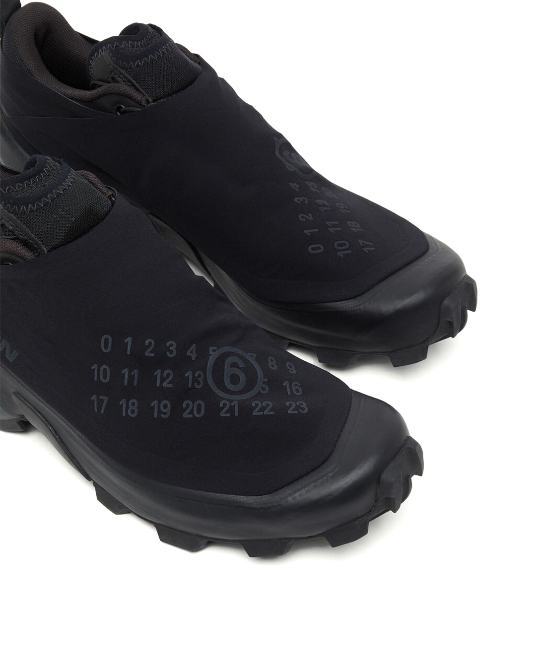 Black Cross Dust sneaker